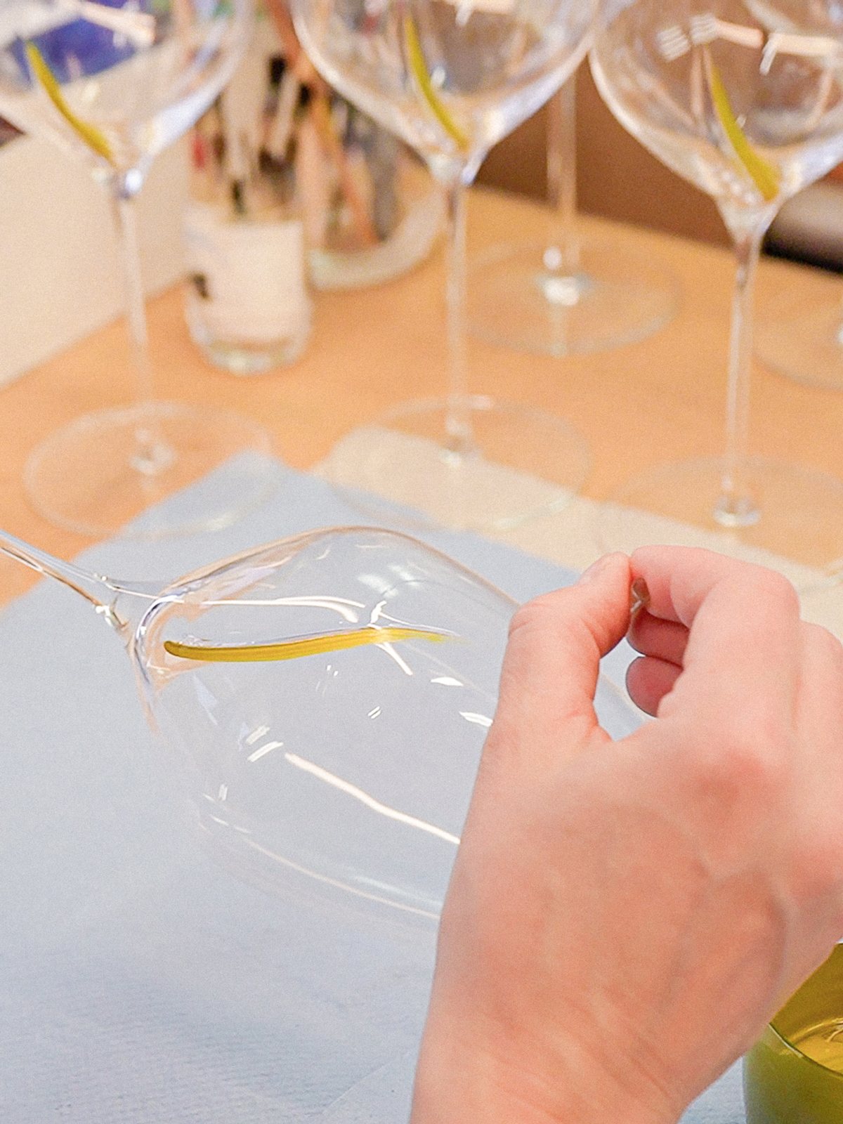 Artisan finishing the gold line on an Exploreur 655 Centenary Edition wine glass